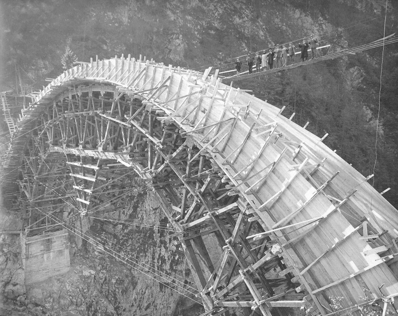 foto storica costruzione ponte sul lumiei